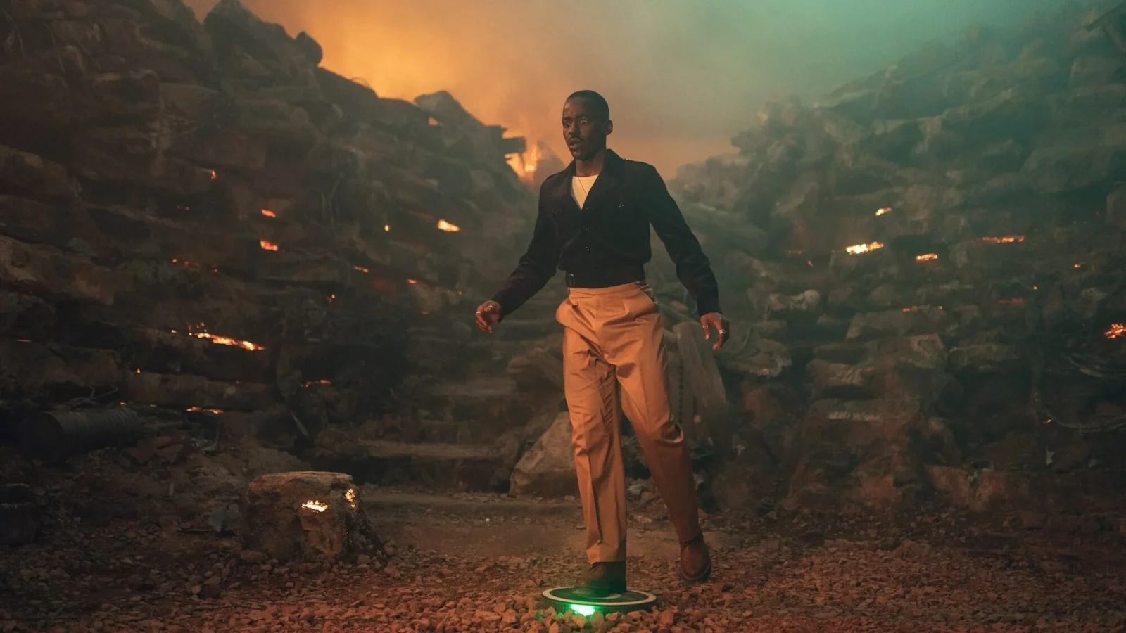 Crítica | Doctor Who – 1×03: com 'Boom', Steven Moffat escreveu outro clássico
