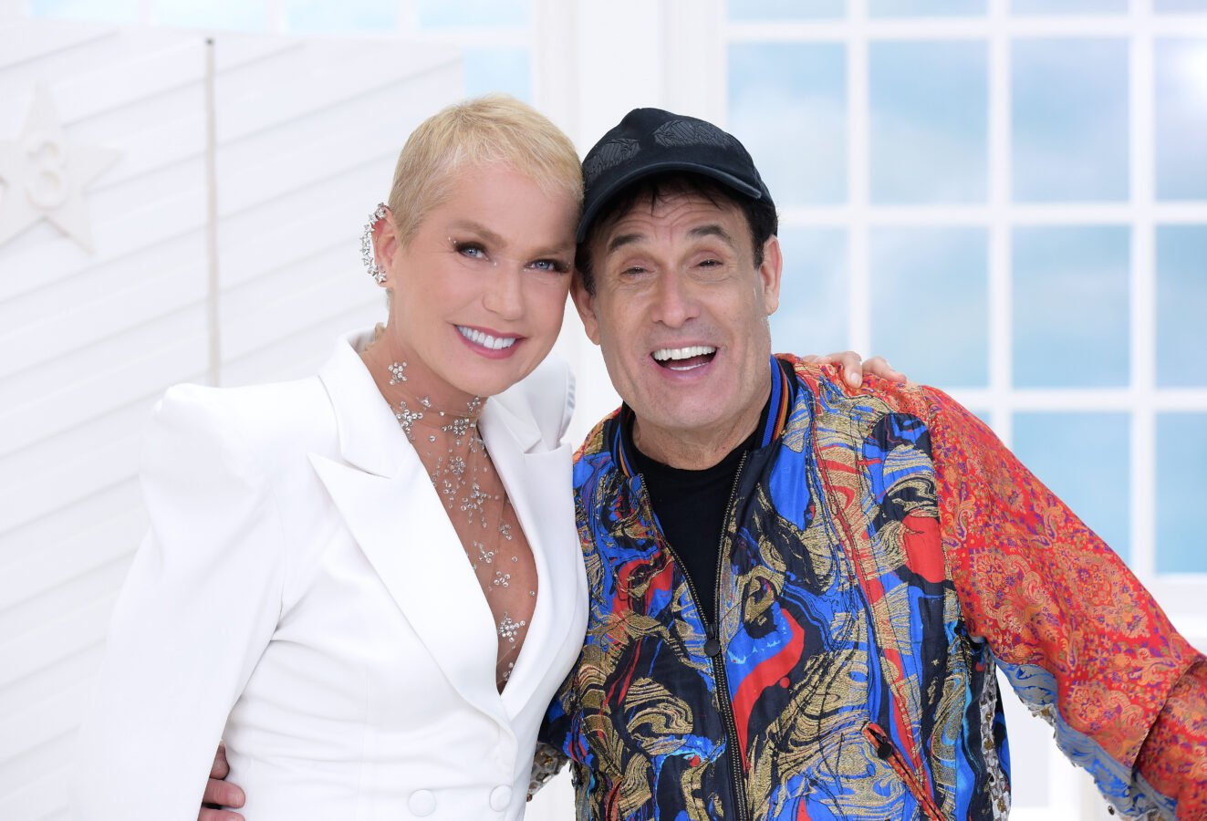 Xuxa Meneghel e Sérgio Mallandro no filme Mallandro – O Errado que Deu Certo. Imagem: Fábio Bouzas, abc/Divulgação