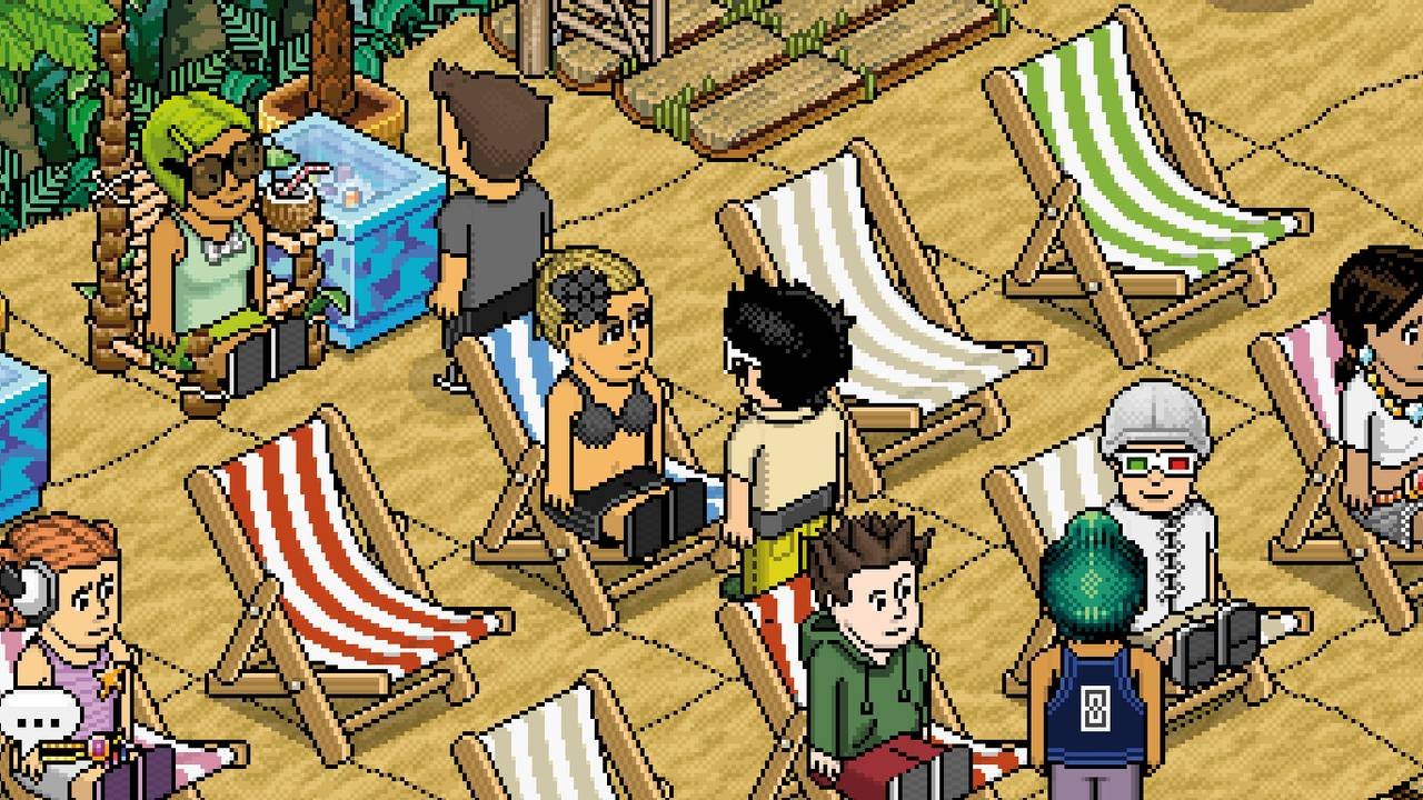 Sala em Habbo Hotel, repleto de jogadores e avatares.