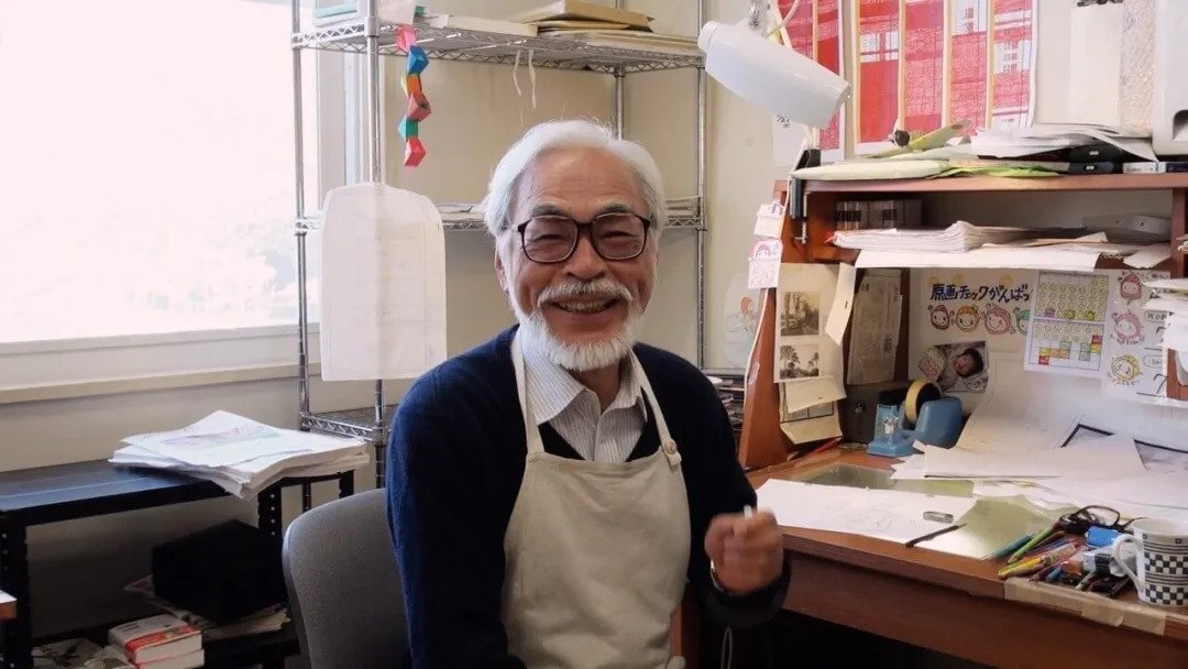 Hayao Miyazaki em seu estúdio. Crédito: Studio Ghibli Brasil