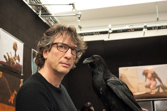 Neil Gaiman é acusado de assédio sexual; entenda o caso