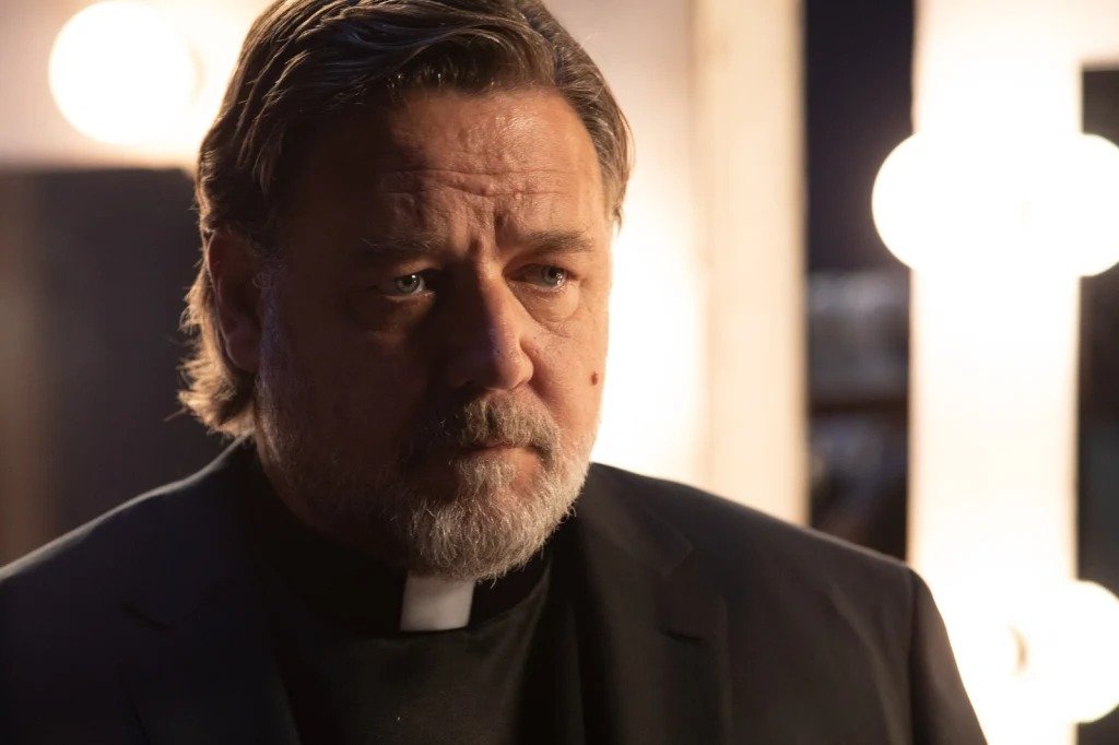  Russell Crowe como Anthony Miller em O Exorcismo. | Foto: Divulgação/Reprodução