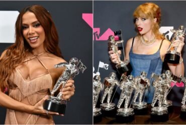 A esquerda Anitta posando com seus troféus durante o VMA 2023. A direita Taylor Swift também posando com seus prêmios na mesma ocasião.