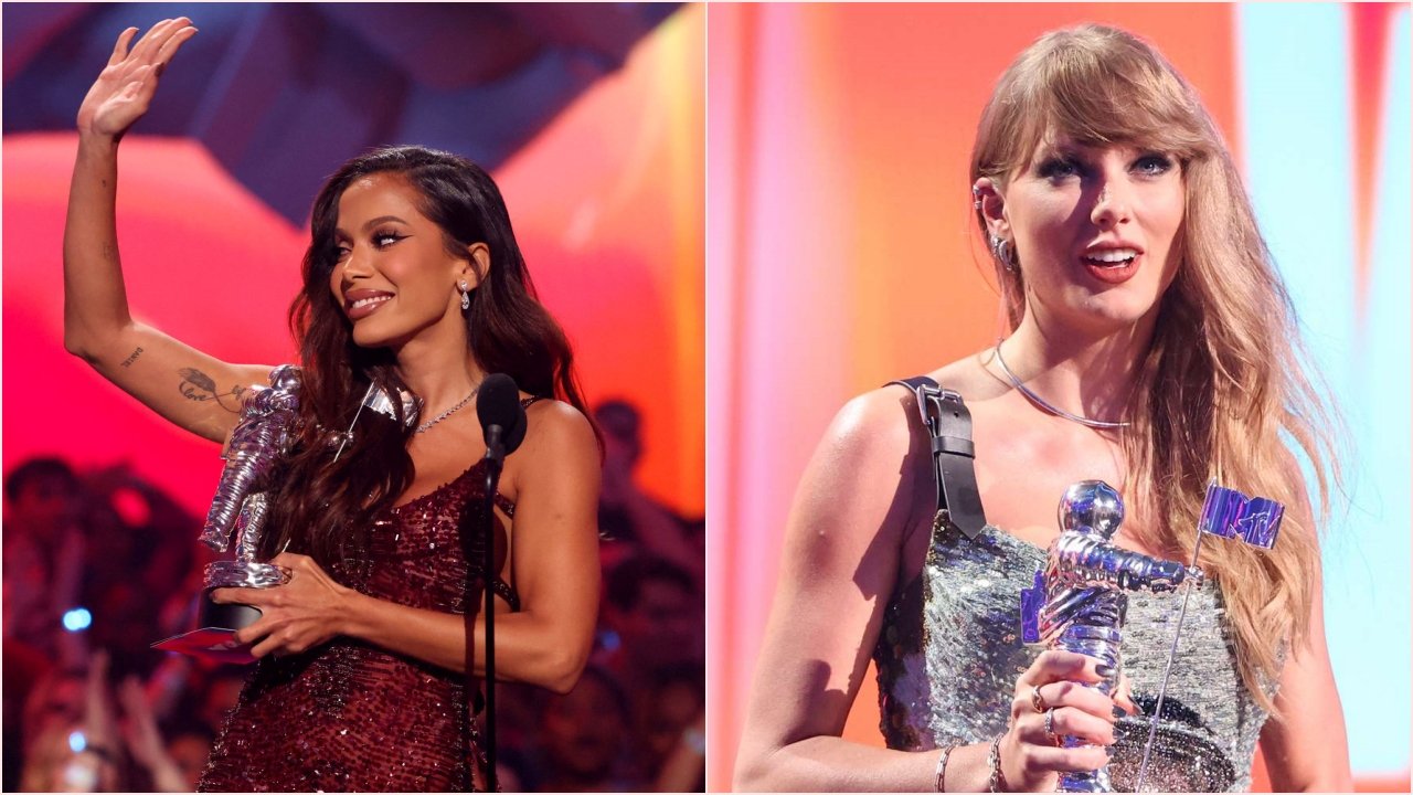 Anitta e Taylor Swift recenbendo seus respectivos prêmios no VMA 2024.