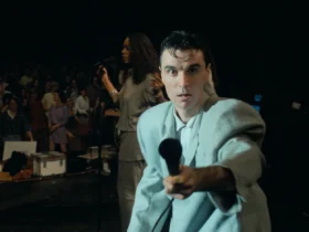 Crítica | Stop Making Sense nos lembra que filmes concerto fazem falta