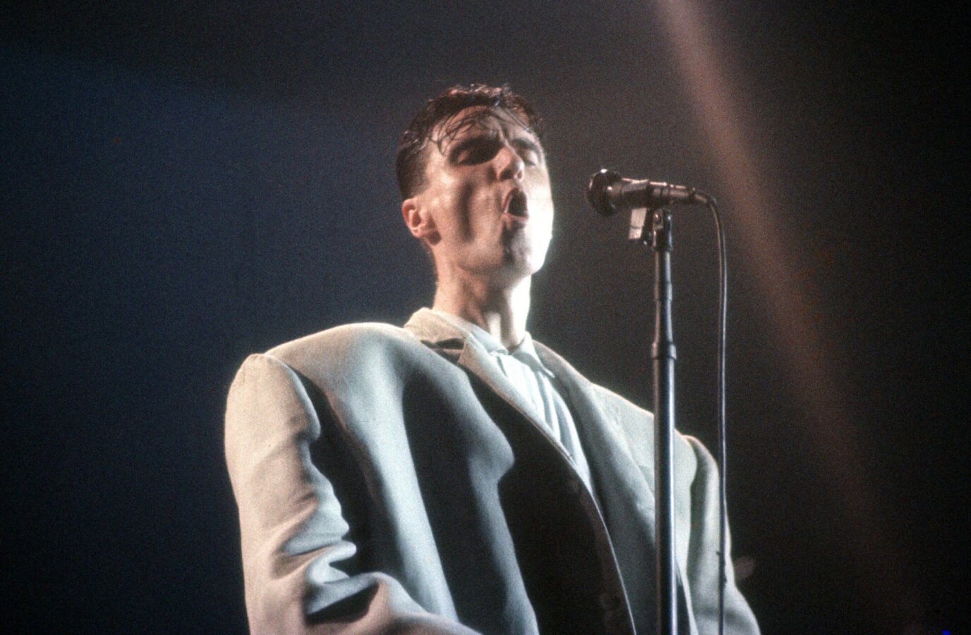 Crítica | Stop Making Sense nos lembra que filmes concerto fazem falta