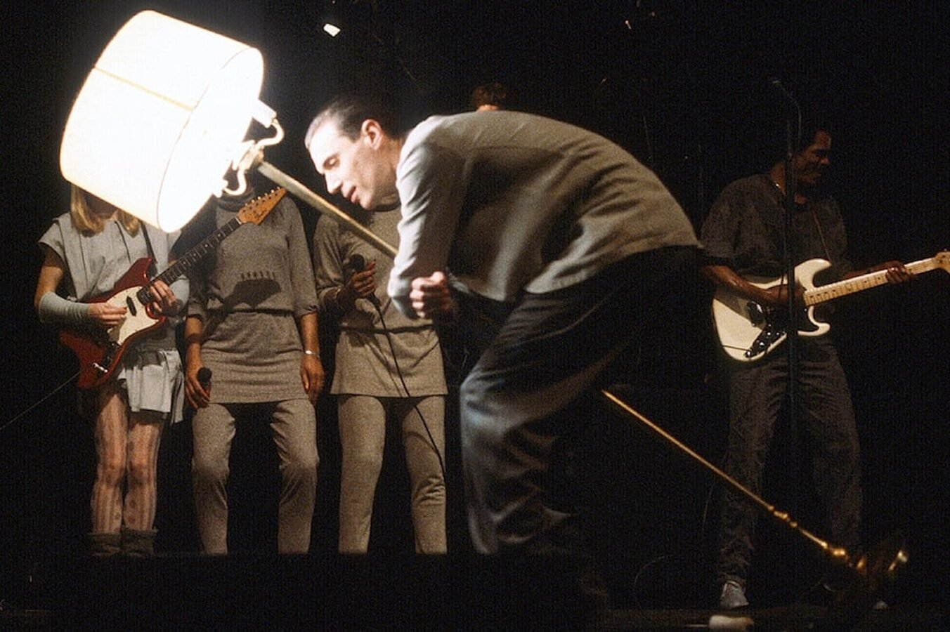 Crítica | Stop Making Sense nos lembra que filmes concerto fazem falta