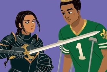 Personagens do romance "Noite de Cavaleiros", que será adaptado pela Netflix: uma menina com fantasia medieval apontando uma espada para um menino com duas muletas, camiseta de time e uma coroa.