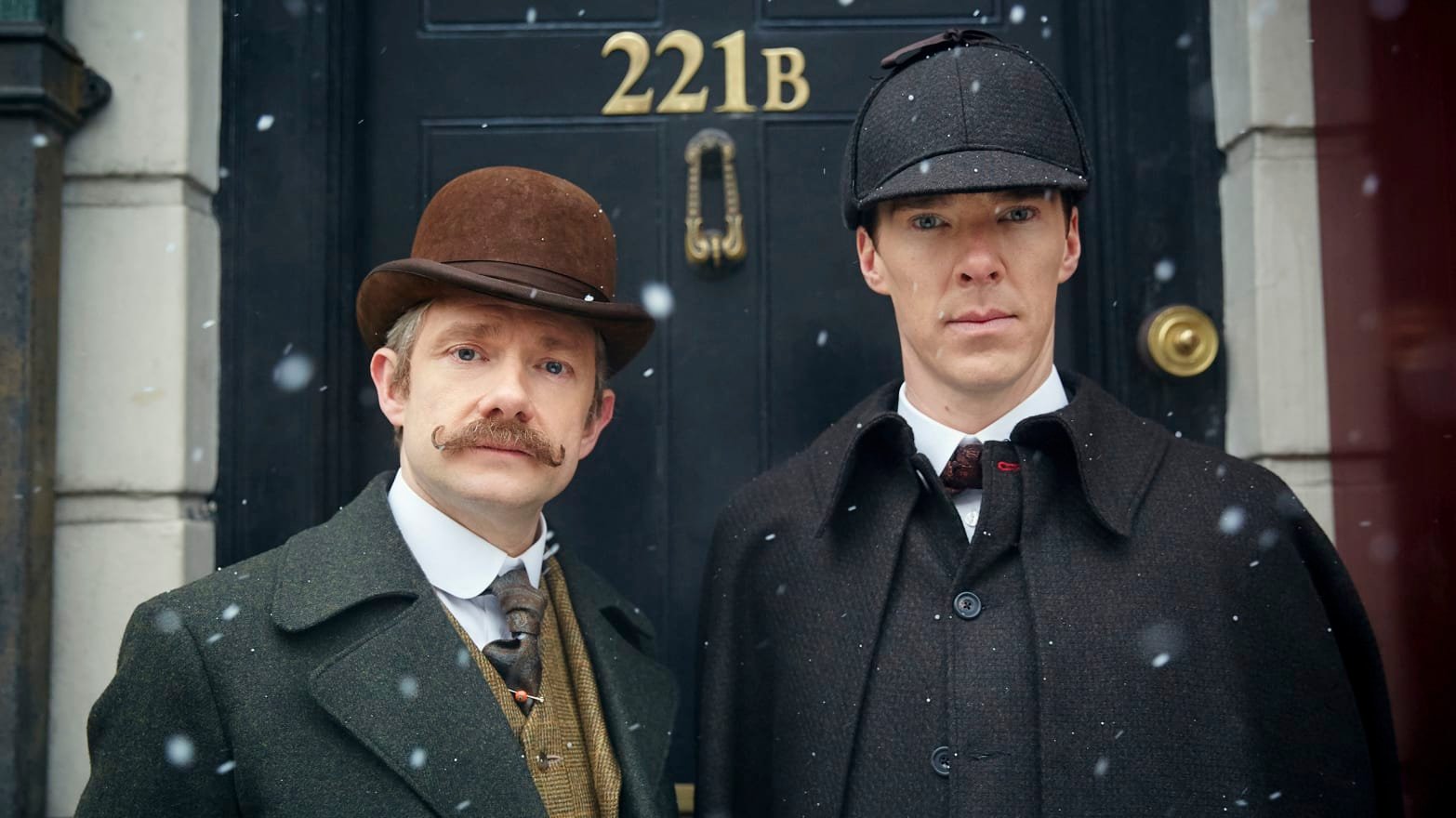 Martin Freeman e Benedict Cumberbatch em Sherlock.