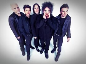 Os cinco integrantes do The Cure