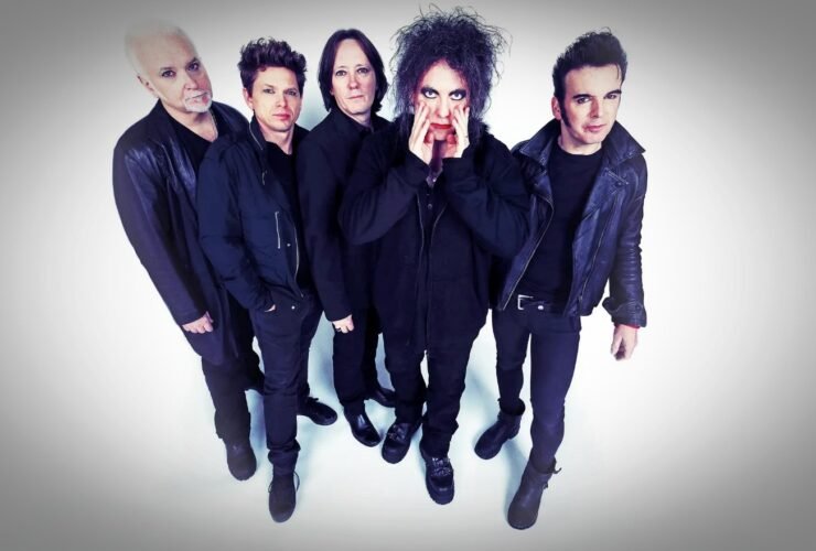 Os cinco integrantes do The Cure