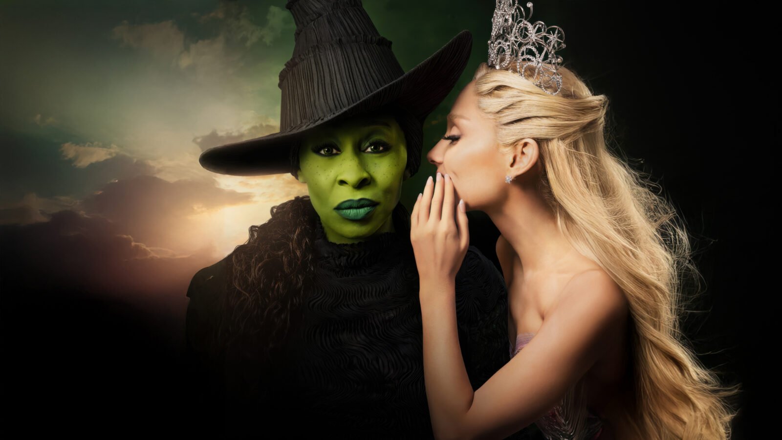 Cynthia Erivo como Elphaba e Ariana Grande como Glinda em Wicked (2024) | Imagem: Reprodução/Divulgação