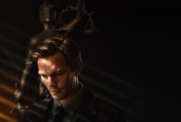 Crítica | Jurado Nº 2 é um estudo sobre a culpa e uma reflexão sobre a justiça