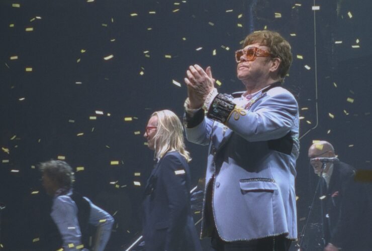 Crítica | Elton John: Never Too Late marca uma despedida bonita, mas sem brilho