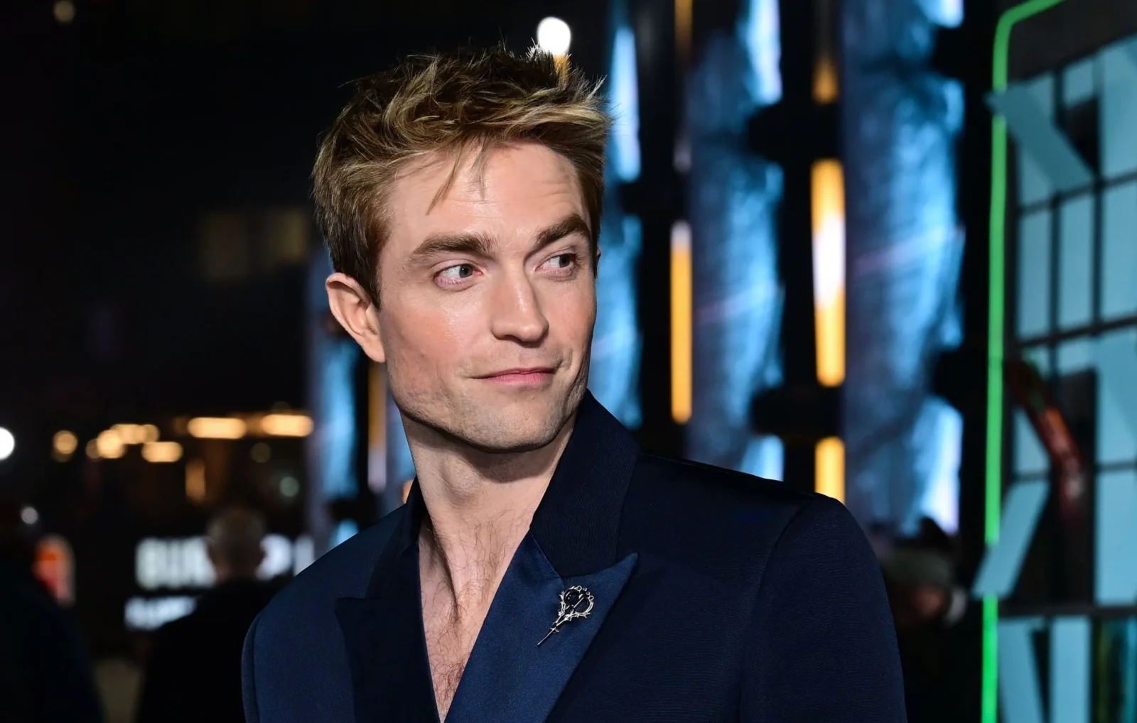 Robert Pattinson na première de Mickey 17