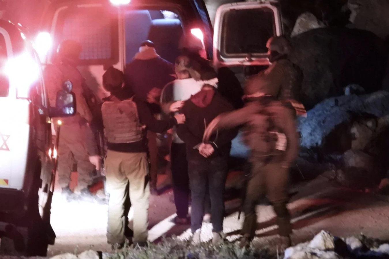 Cineasta palestino vencedor do Oscar é libertado após agressão e prisão por Israel