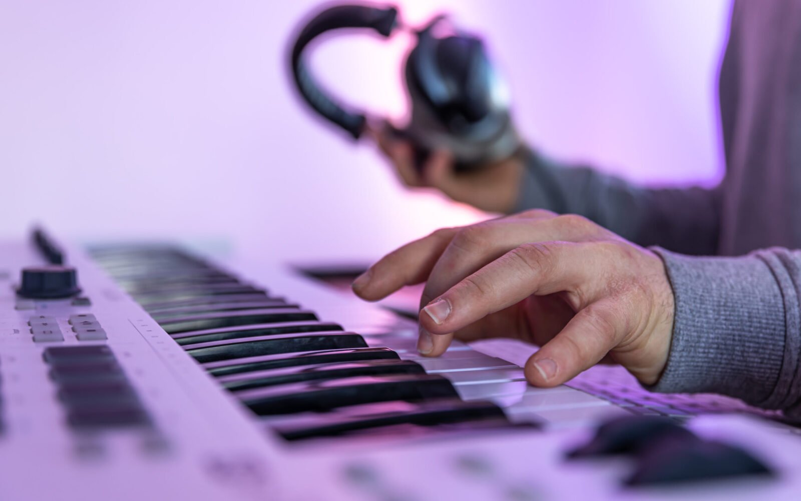 'Onde está esse dinheiro todo?' Artista independente questiona faturamento recorde da indústria musical