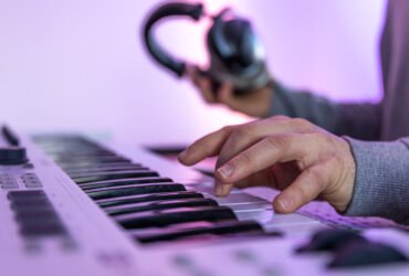 'Onde está esse dinheiro todo?' Artista independente questiona faturamento recorde da indústria musical