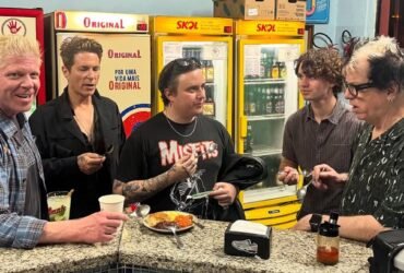 Come to Brazil | The Offspring grava clipe em boteco de São Paulo