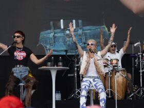 Ca7riel & Paco Amoroso me arrastaram para o Lolla contra minha vontade (e me fizeram agradecer por isso)