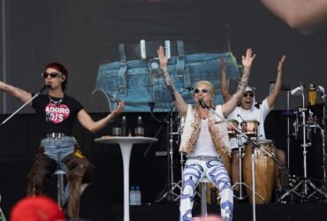 Ca7riel & Paco Amoroso me arrastaram para o Lolla contra minha vontade (e me fizeram agradecer por isso)