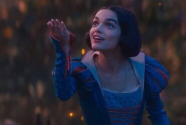 Rachel Zegler em pôster do filme 'Branca de Neve