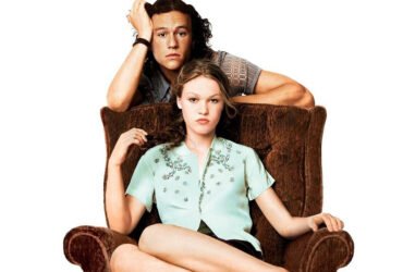 Julia Stiles e Heath Ledger posam para foto de divulgação de "10 Coisas Que Eu Odeio em Você"