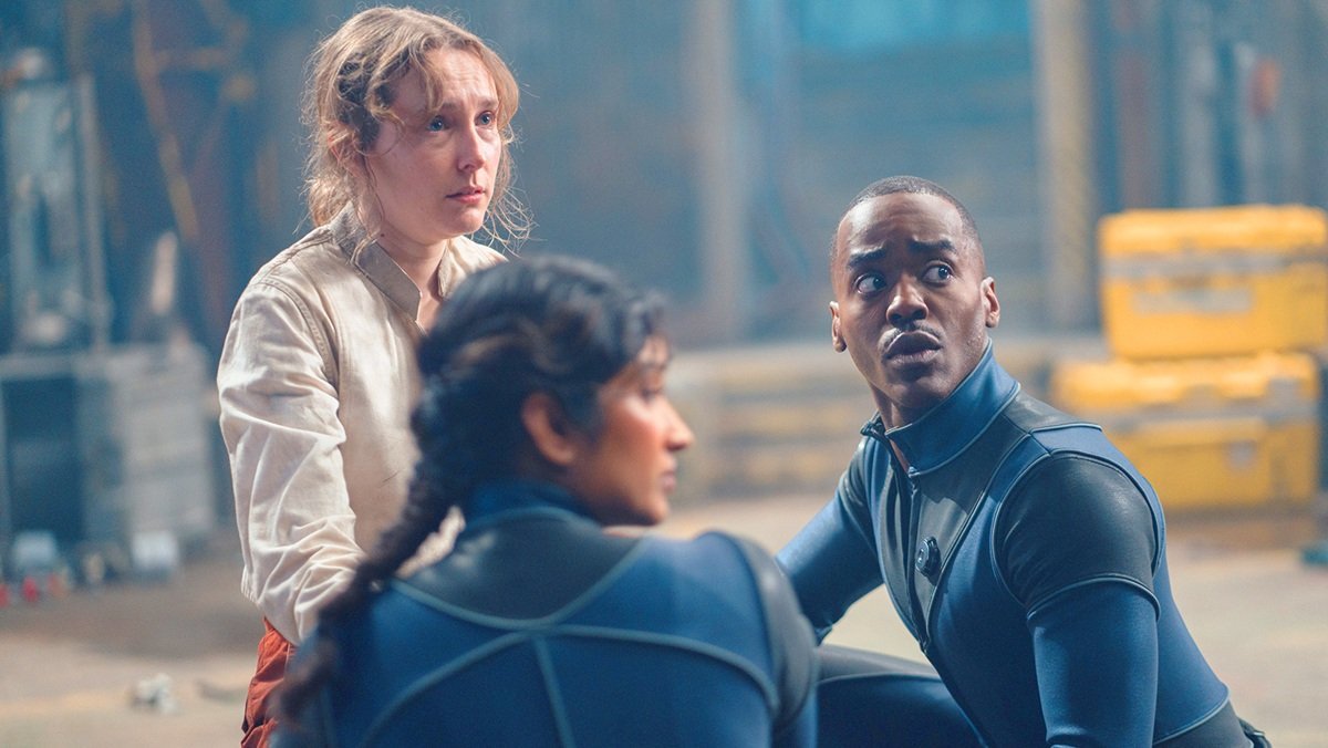 Crítica | Doctor Who – 2×3: O Poço traz horror cósmico e revisita o medo do invisível