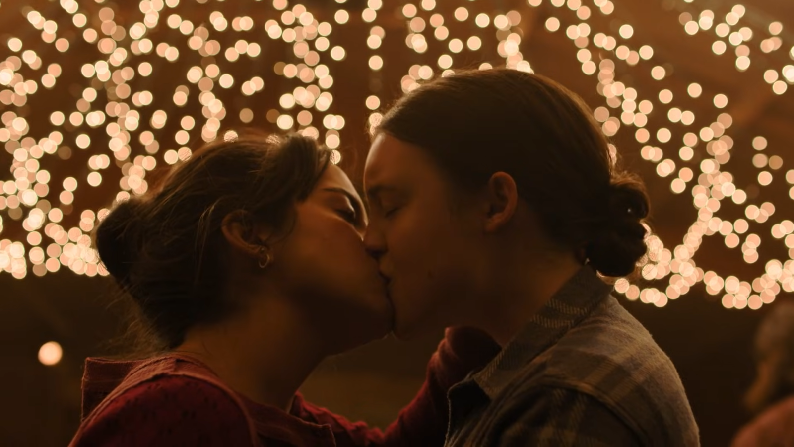 Imagem do beijo entre Ellie e Dina em The Last of Us
