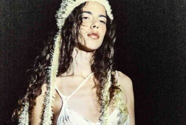 Marina Sena no clipe de Numa Ilha