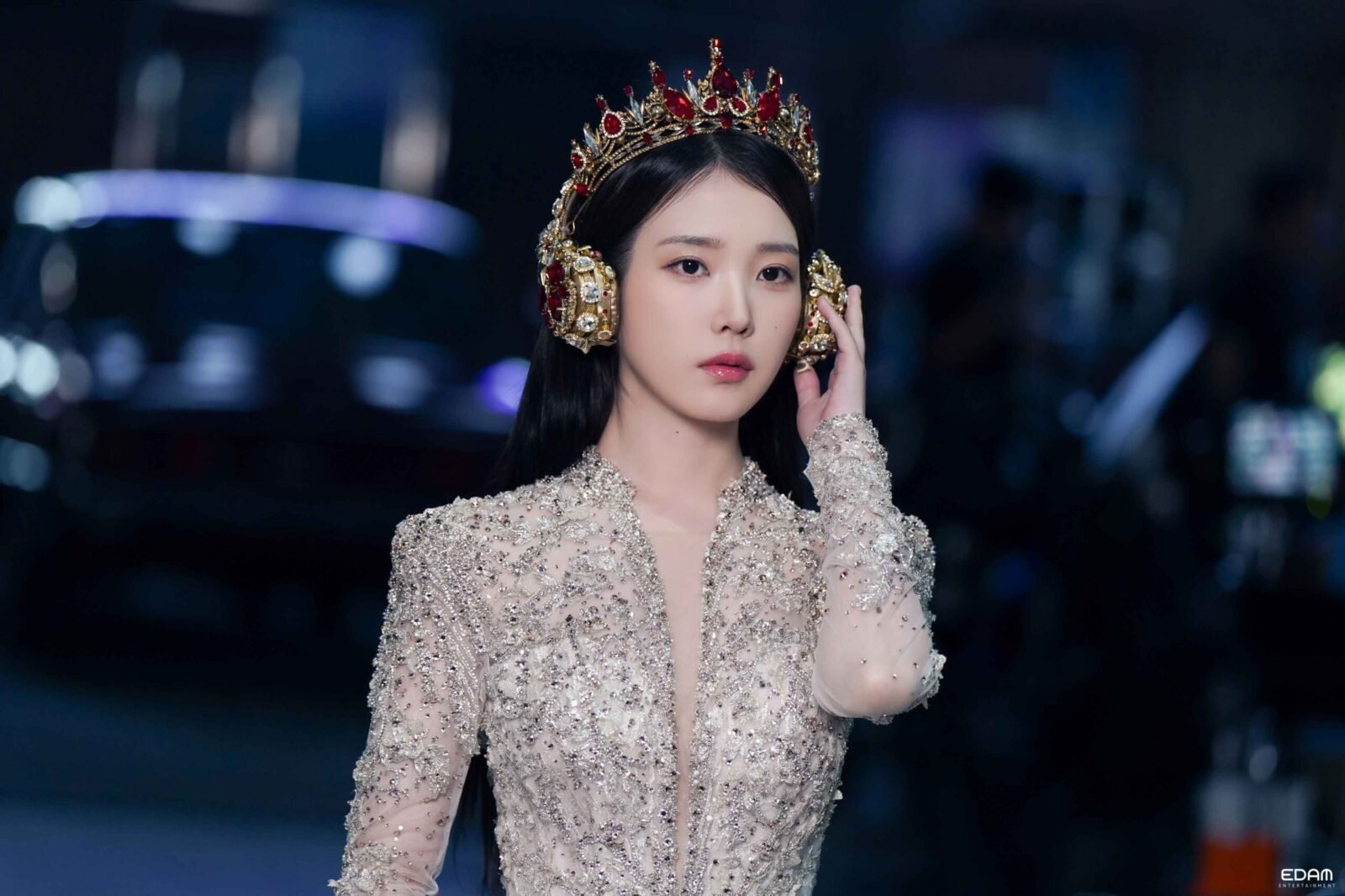 IU