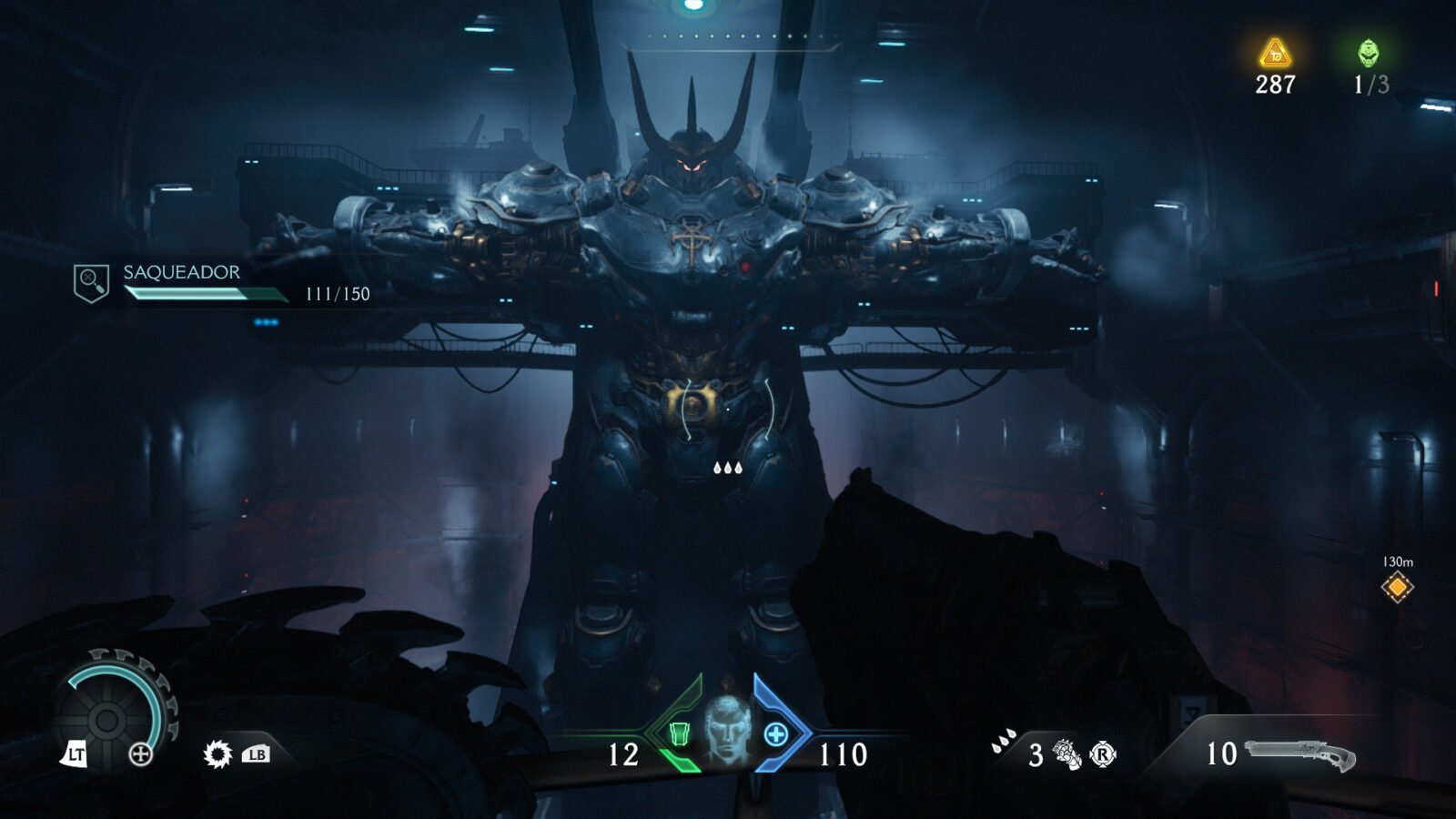 Imagem de gameplay mostrando um enorme robô demoníaco em DOOM.