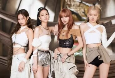 As quatro integrantes do Blackpink posam lado a lado