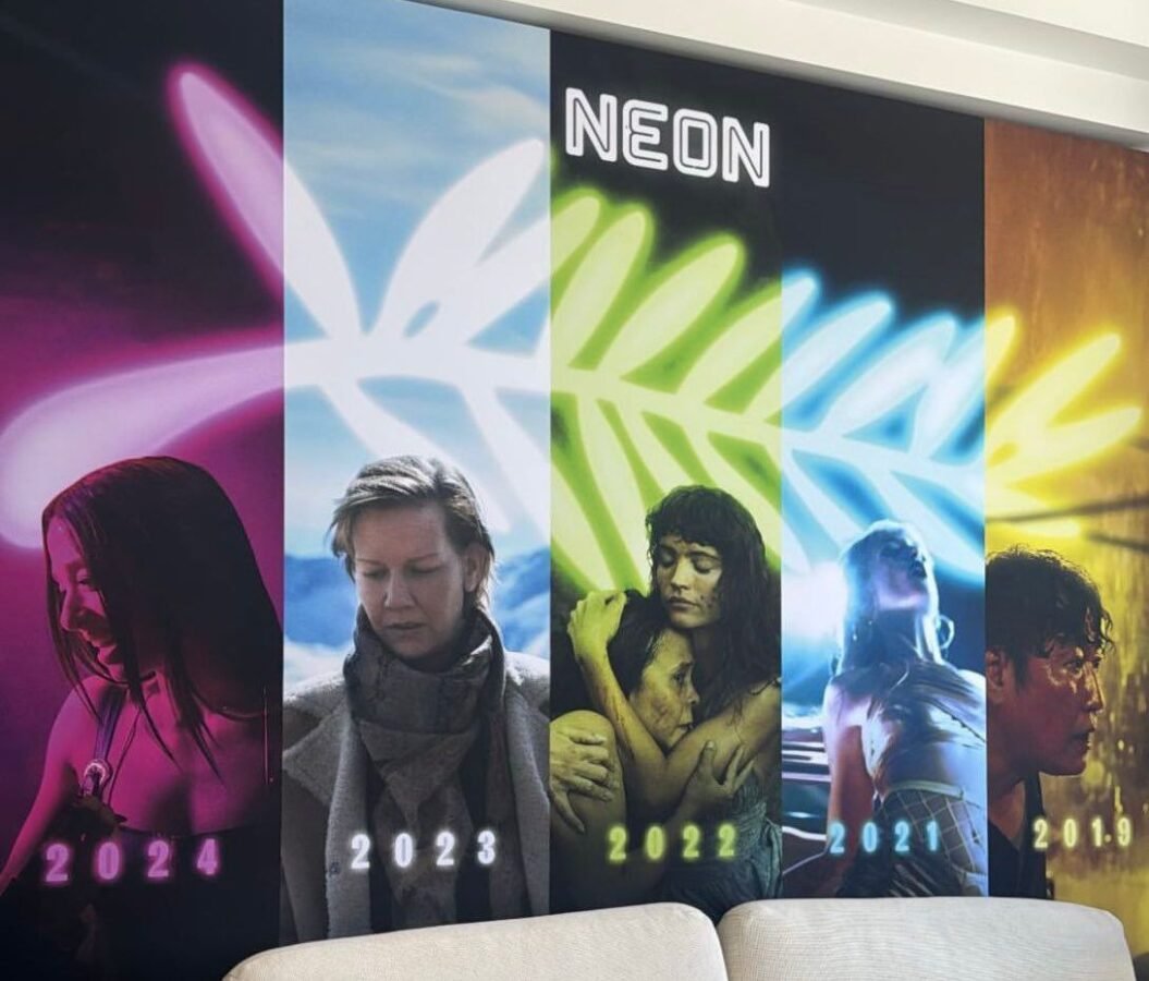 Arte com os filmes vencedores da Palma de Ouro do Festival de Cannes decora a sede da NEON.