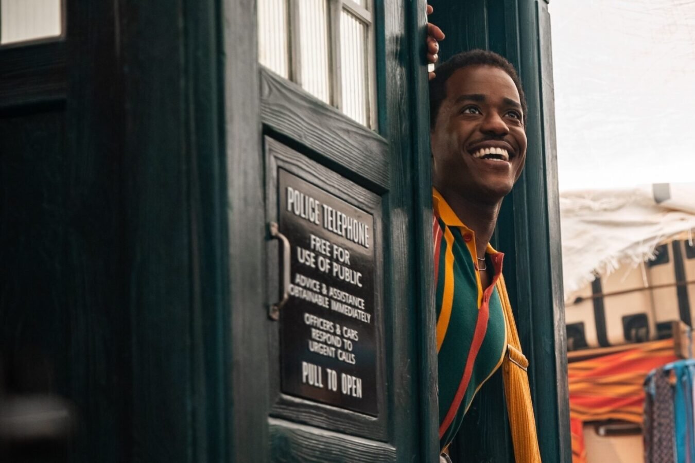 Crítica | Doctor Who - 2x5: Cabelo, tempo e as histórias que nos trançam