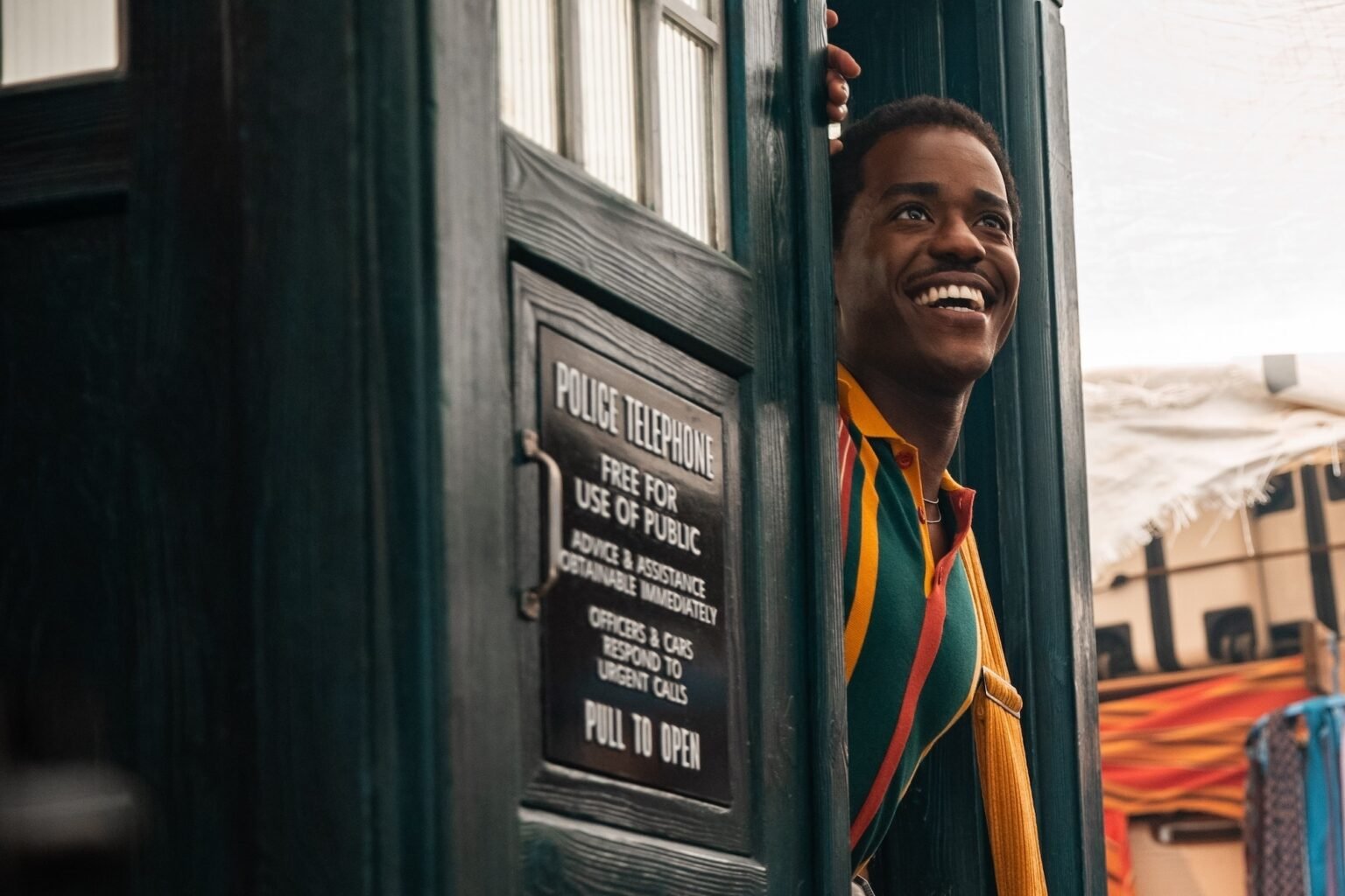 Crítica | Doctor Who - 2x5: Cabelo, tempo e as histórias que nos trançam