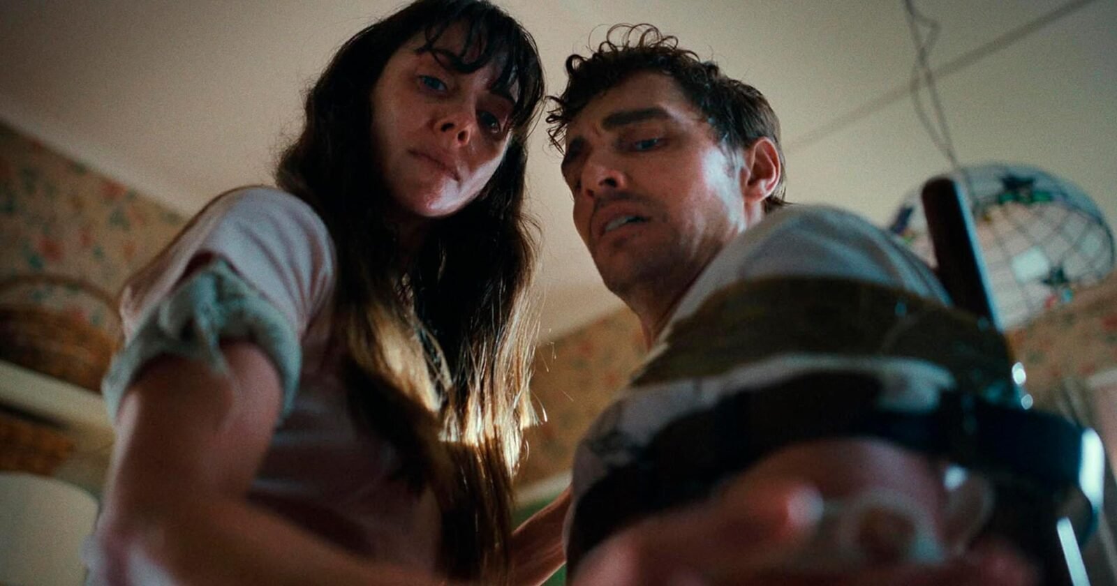 Juntos | Casal na vida real, Dave Franco e Alison Brie, vivem pesadelo a dois em novo terror