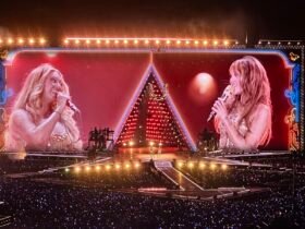 Beyoncé e Miley Cyrus durante show em Paris