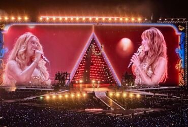 Beyoncé e Miley Cyrus durante show em Paris