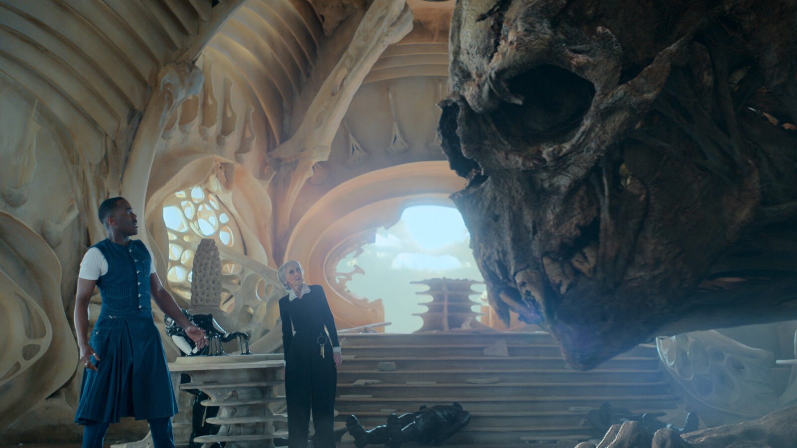Crítica | Doctor Who 2×8: Série entrega um final de temporada medíocre, mas longe de ser o fim do mundo