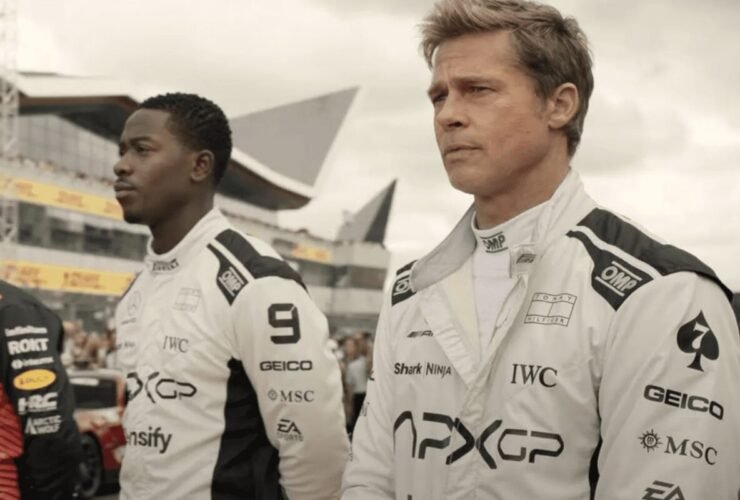 Brad Pitt como Sonny Hayes e Damson Idros como Pearce em “F1 – O Filme”, produção Apple Original. Foto: Divulgação