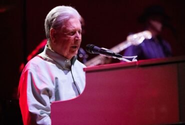 Brian Wilson, co-fundador e líder dos Beach Boys, morre aos 82 anos