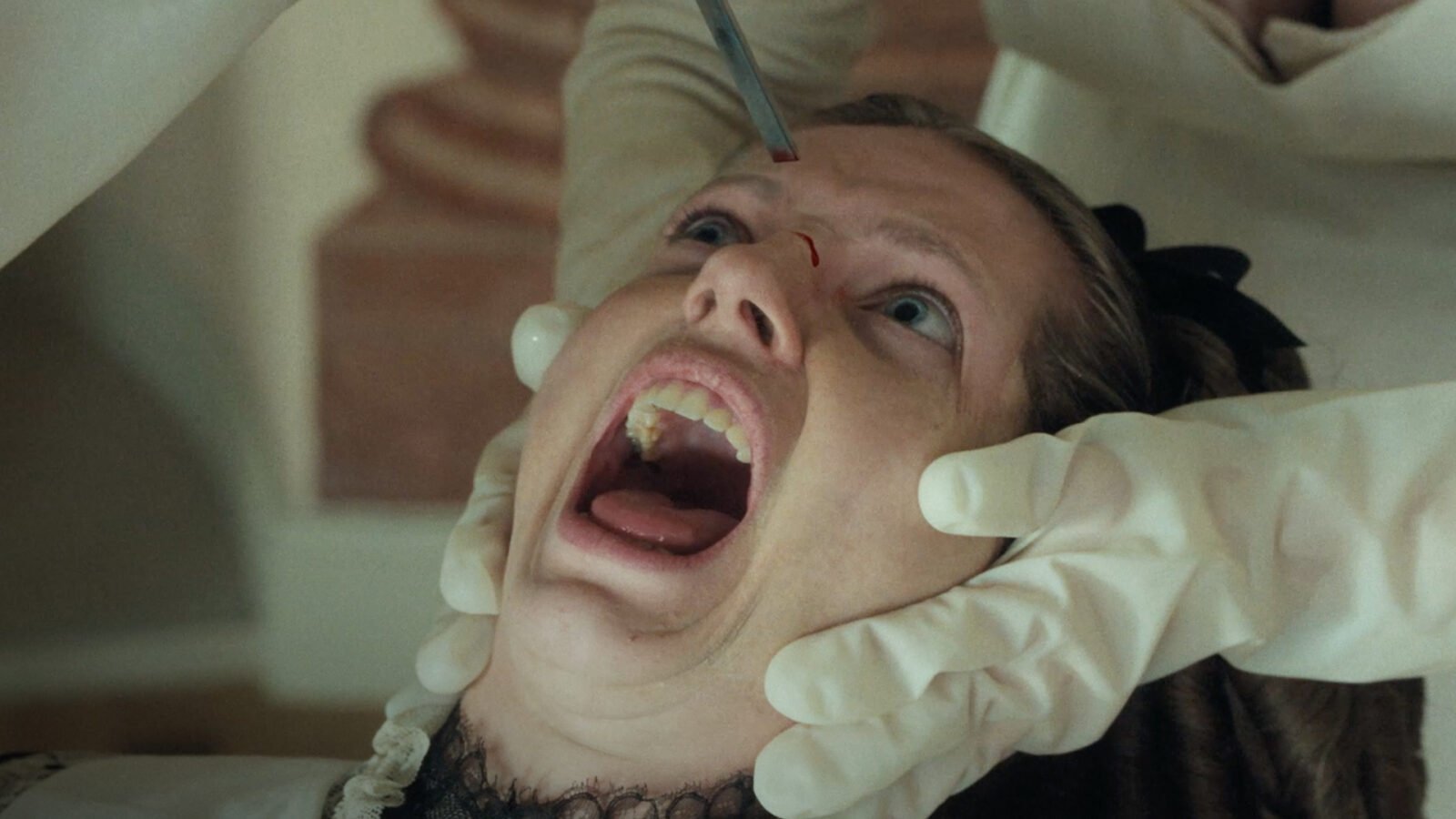 Crítica | The Ugly Stepsister: Quando o conto de fadas vira pesadelo gótico