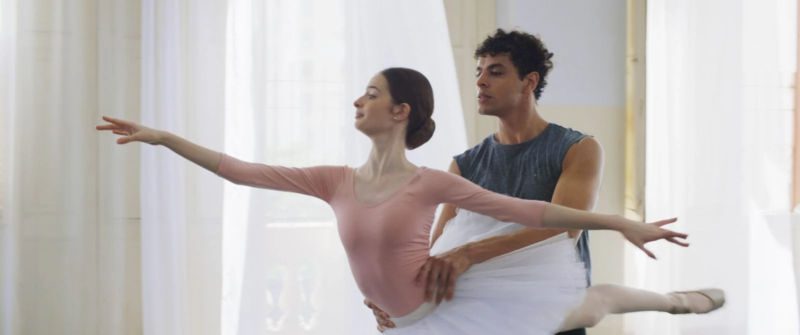 Crítica | Um Lobo Entre os Cisnes e os limites de uma dança que precisa ir além do palco