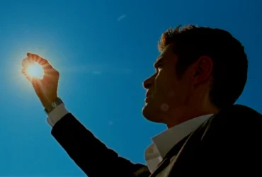 Crítica | O Brilho do Diamante Secreto é um mosaico brilhante de formas hesitantes no conteúdo