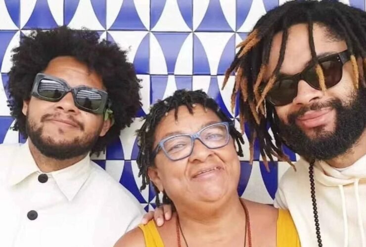 Emicida, Dona Jacira e Fióti