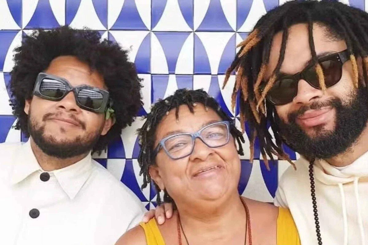 Emicida, Dona Jacira e Fióti