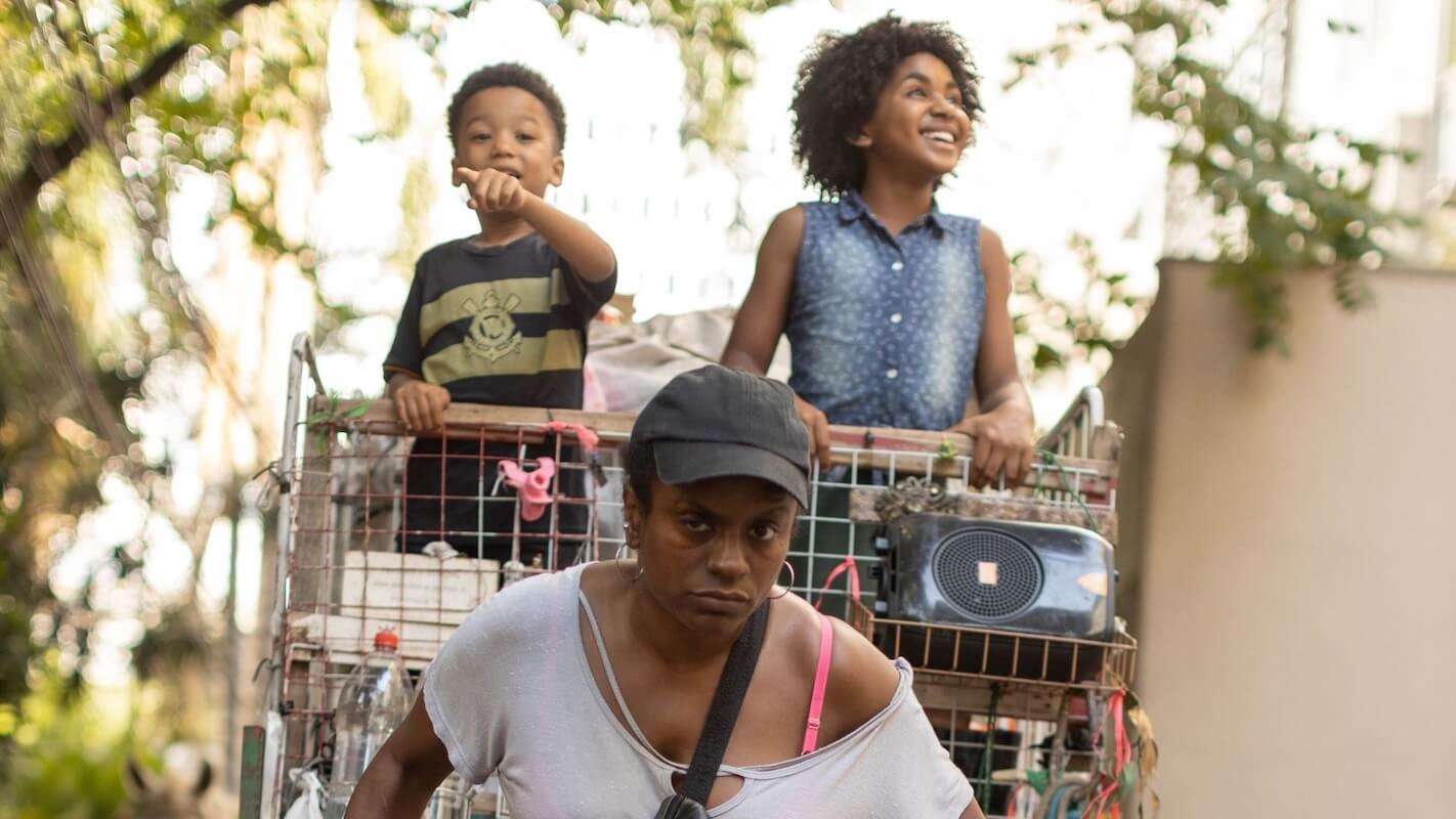 Crítica | A Melhor Mãe do Mundo: Boa intenção tropeça no artifício e no sentimentalismo calculado