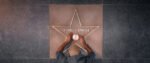 Demi Moore é homenageada com estrela na Calçada da Fama