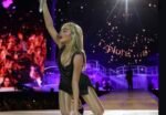 Sabrina Carpenter se apresenta em um de seus shows. A cantora é uma das artistas esperadas lara o Lollapalooza Brasil 2026